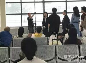 拍戏了拍戏了吃瓜群众,拍戏现场，吃瓜群众围观不停