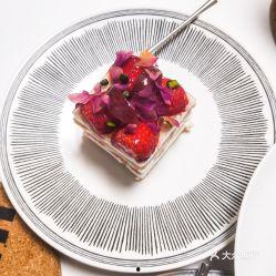 吃瓜群众玫瑰蛋糕